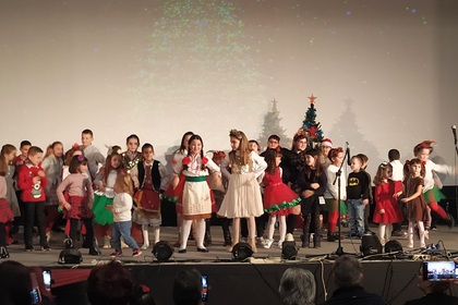 Коледно тържество на български и румънски деца в Атина 
